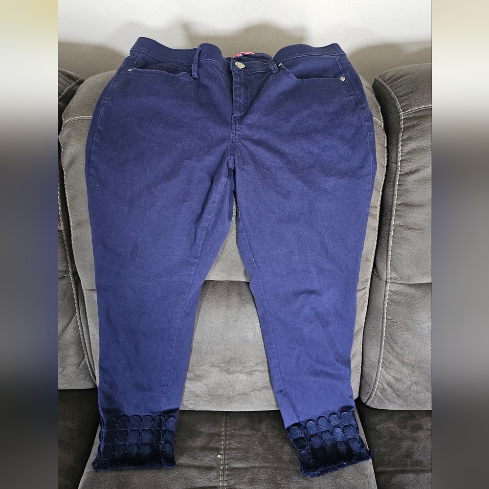 Lilly Pultizer Women's Blue Jeans with embrodered Hem Size 16